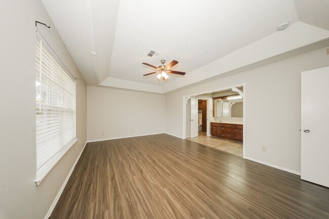 Building Photo - 5421 Sudbury Ln