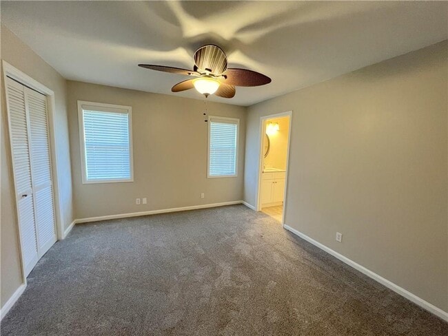 Building Photo - 111 S Island Square Dr