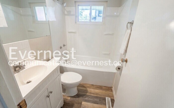 Building Photo - 1423 Marty Dr