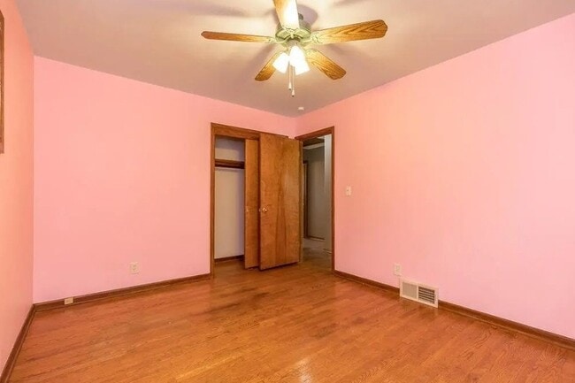 Building Photo - 4818 Norwood Ave