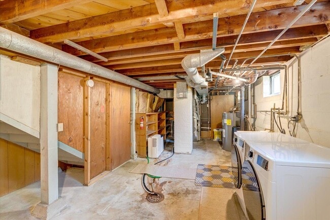 Building Photo - 401 Merrill Crest Dr