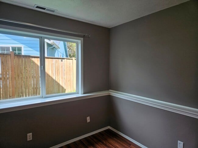 Building Photo - 4Bd/3Ba Two Story House - Available to View!