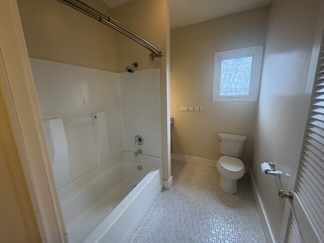 Building Photo - 809 S 900 E