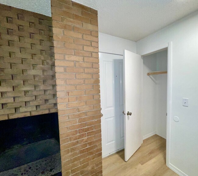 Building Photo - RENOVATED 2BD/1BA MILLWOOD APARTMENT | A/C | COVERED PARKING | PET FRIENDLY | AVAIL APRIL 15, 2026