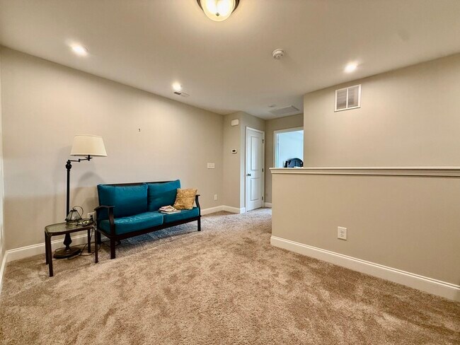 Building Photo - 254 Deardom Wy