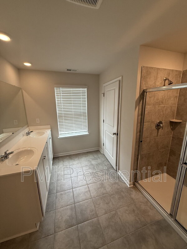 Building Photo - 11075 Chappell Crk Cir