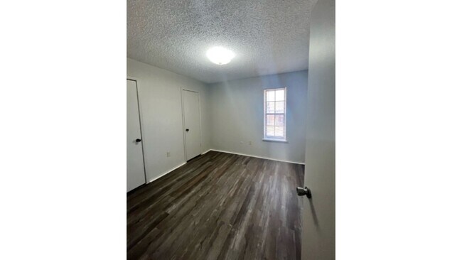 Building Photo - 1415 W Norris St