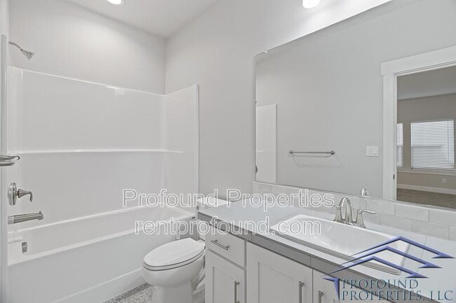 Building Photo - 6843 SE Red Alder St