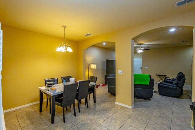 Building Photo - 5720 Montevista Dr