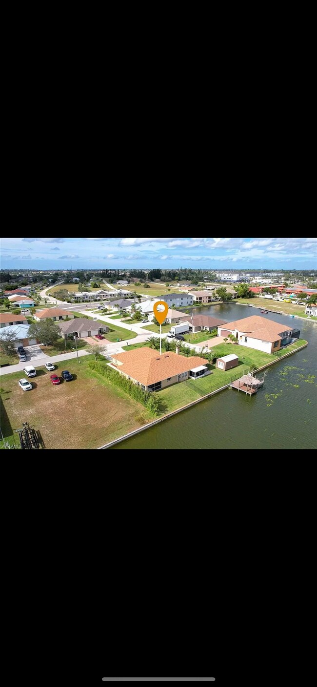 Building Photo - 403 SW 3rd Ct