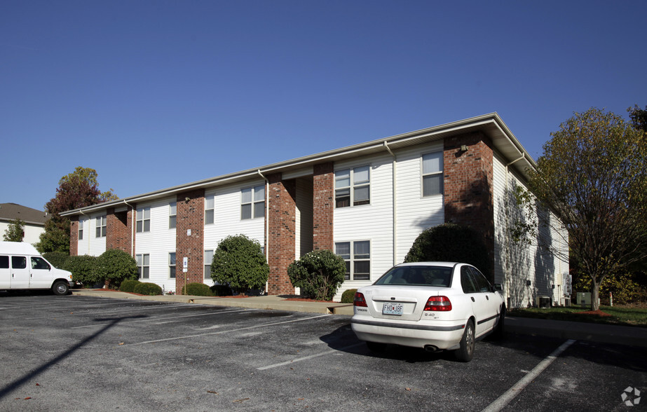 Building Photo - Eaglewood Apartments