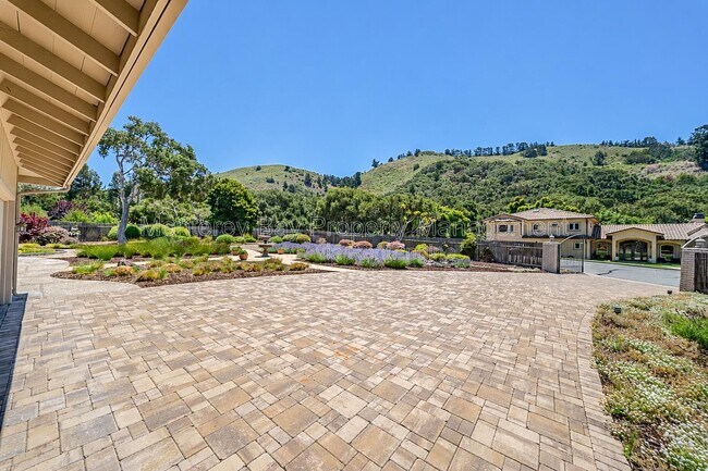 Building Photo - 10160 Sunstar Rd