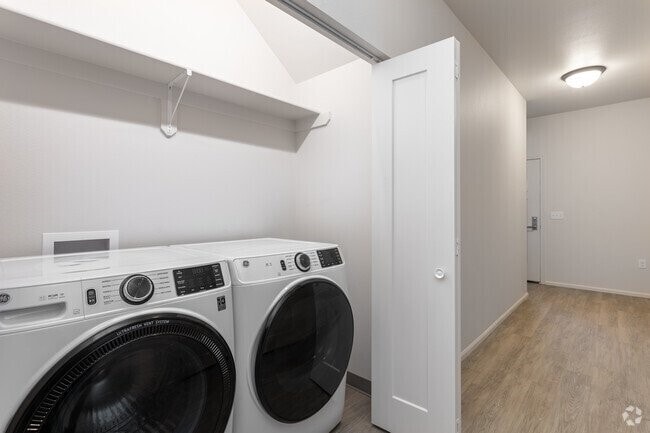 Building Photo - 413 Aspen Ave