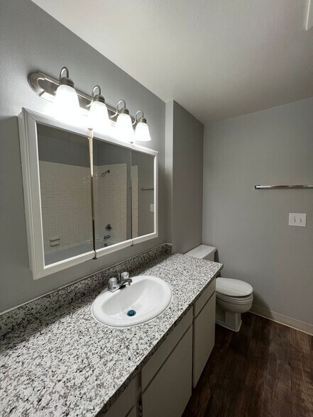 Interior Photo - Lincoln Court