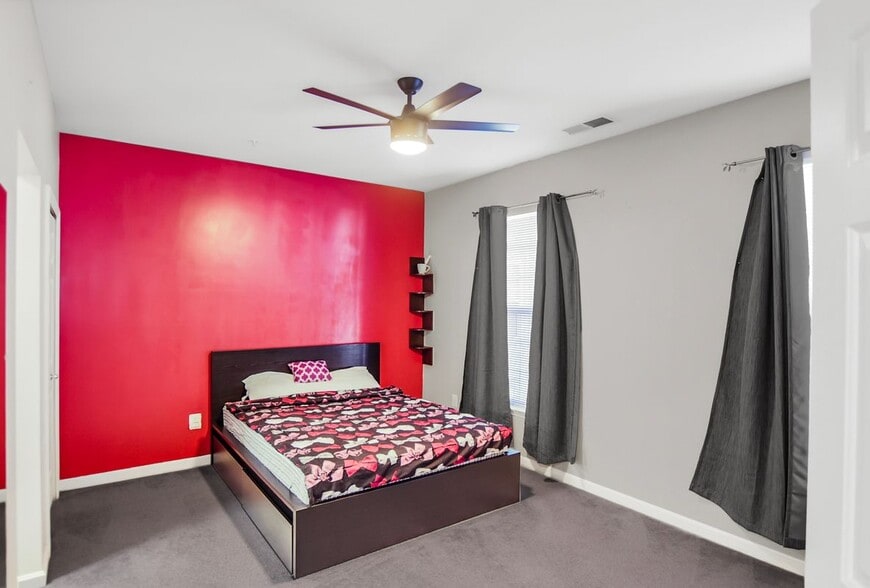 Building Photo - 5003 Hollington Dr