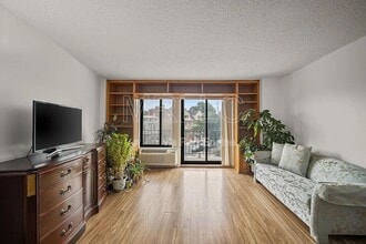 Building Photo - 25-40 Shore Blvd