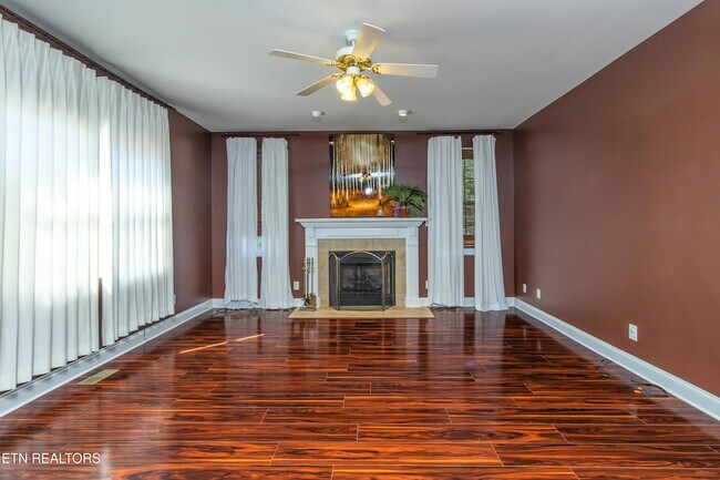 Building Photo - 8334 Bay Gardens Ln