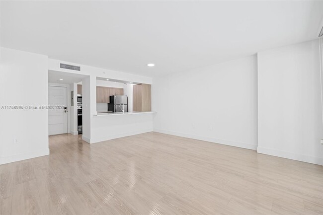 Building Photo - 1756 N Bayshore Dr