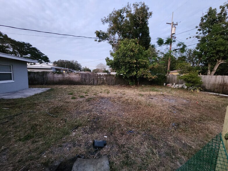 Building Photo - 9 Areca Dr