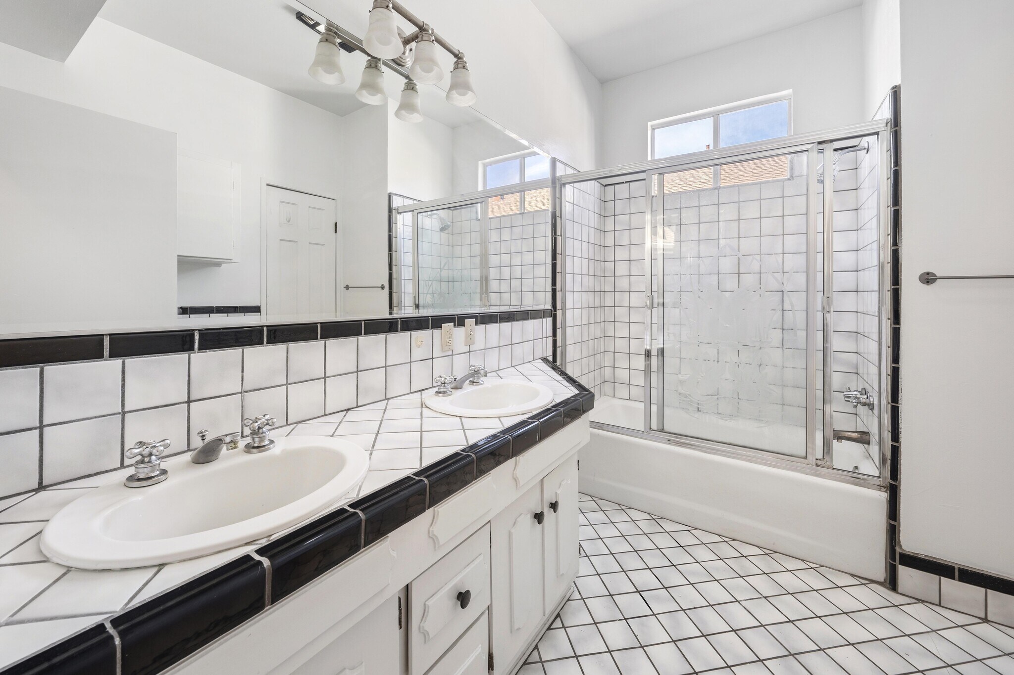 Building Photo - 166 N Arnaz Dr