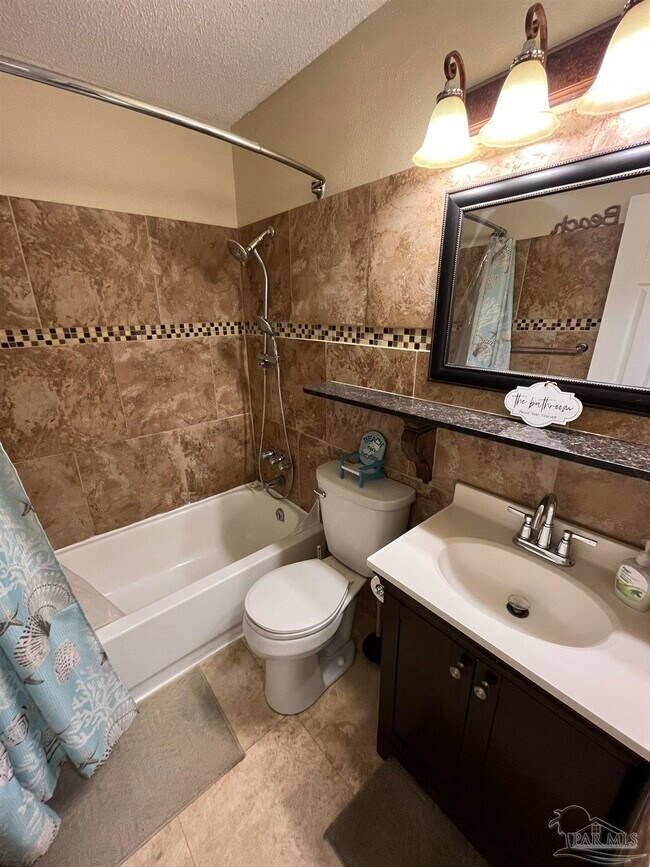 Building Photo - 3208 Redwood Ln