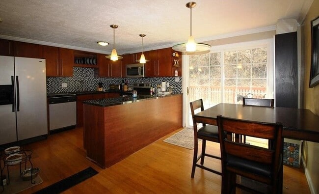 Building Photo - Beautiful Mid Entry Home in a Quiet Neighb...
