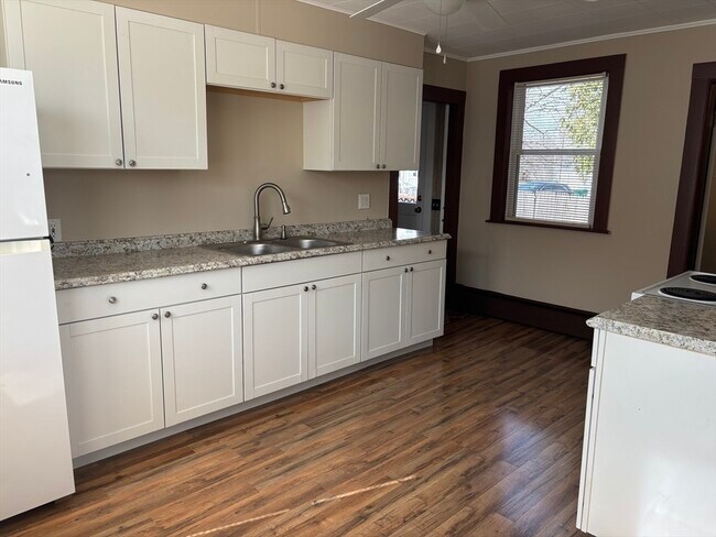 Building Photo - 478 High St