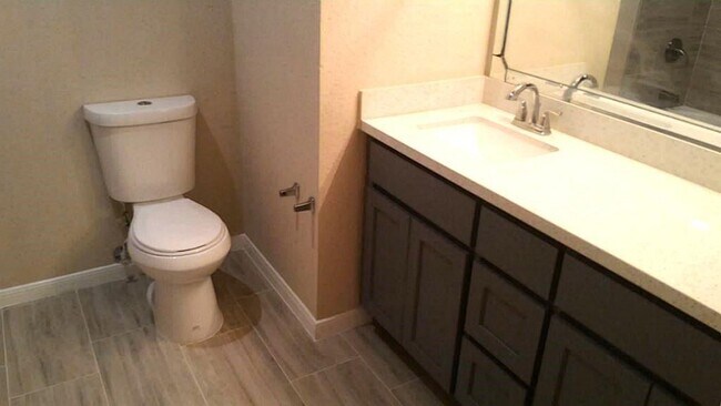 Building Photo - 2255 Braeswood Park Dr
