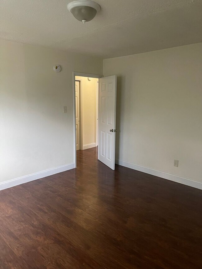 Building Photo - Alban Park Townhome