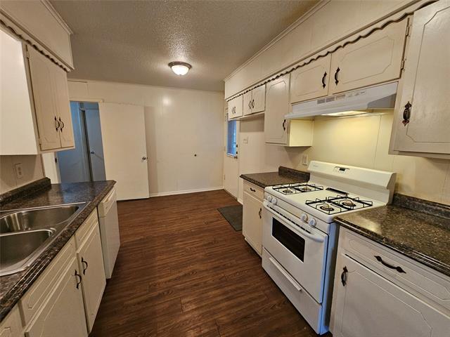 Building Photo - 2100 Redwood Pl