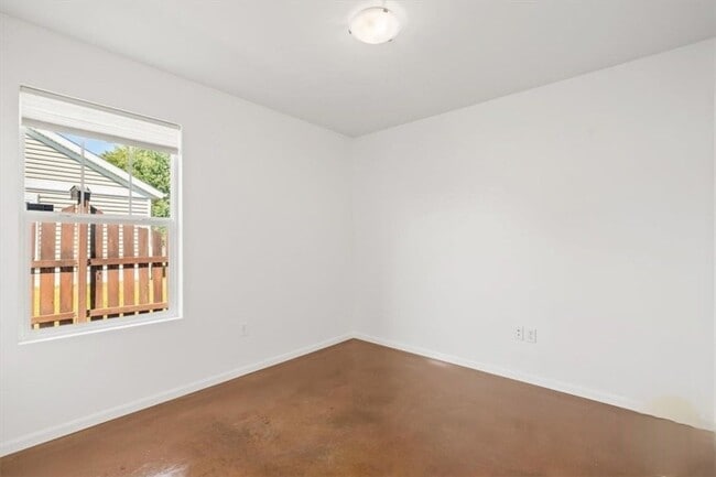 Building Photo - Yorkshire Court North