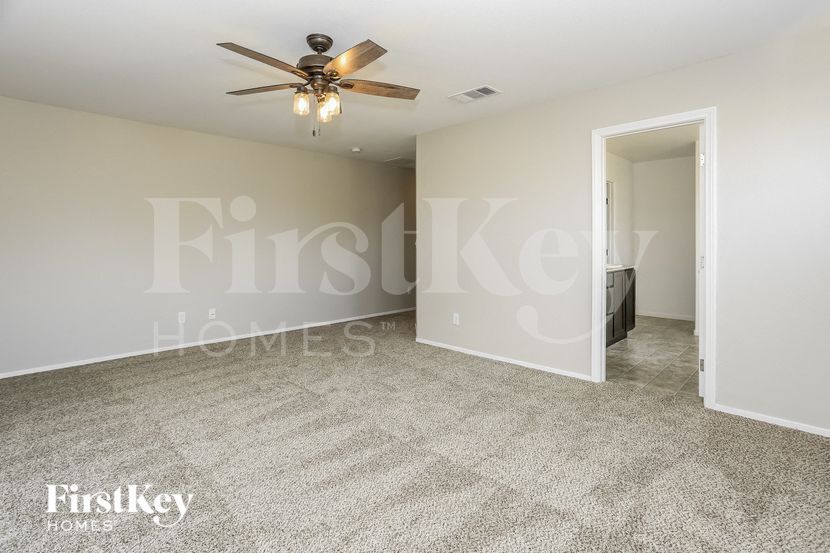 Building Photo - 4056 Little Bay Ave