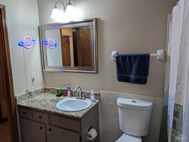 Building Photo - 11996 Scenic Hwy