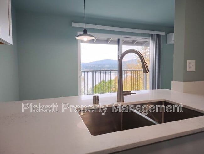 Building Photo - 3340 Narrows View Ln NE