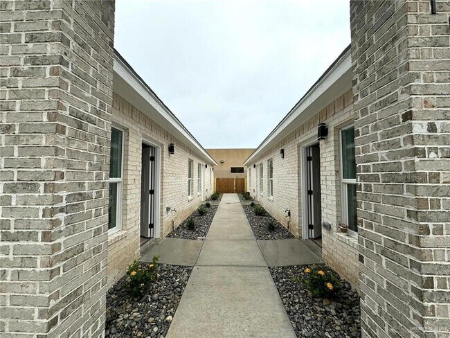 Building Photo - 107 San Jose Dr