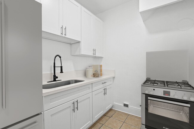 Building Photo - 1346 4th St