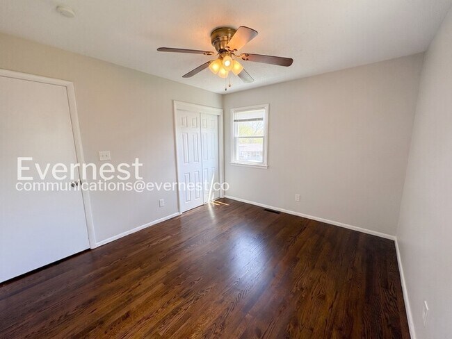 Building Photo - 3 Bed/1.5 Bath Home with Garage / Pet-Friendly / Coming Soon!