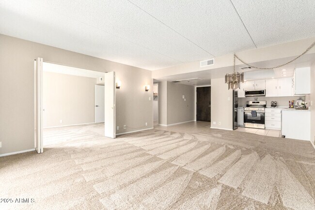 Building Photo - 7930 E Camelback Rd