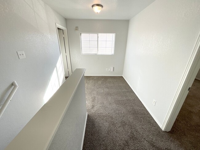 Building Photo - Outstanding 3 bedroom/2.5 bath home in established neighborhood just minutes from Lackland AFB an...