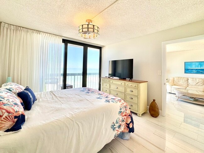 Building Photo - 9940 S Ocean Dr