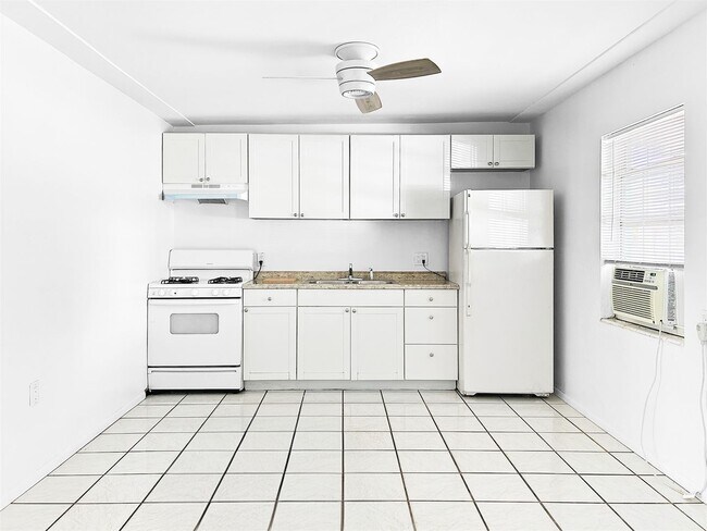 Building Photo - 10464 106th Ave N