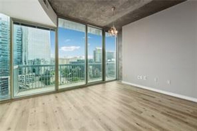 Building Photo - 1 Bedroom + 1 Bath with Views of Buckhead!