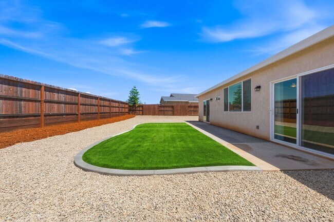 Building Photo - 2877 Ukonom Dr