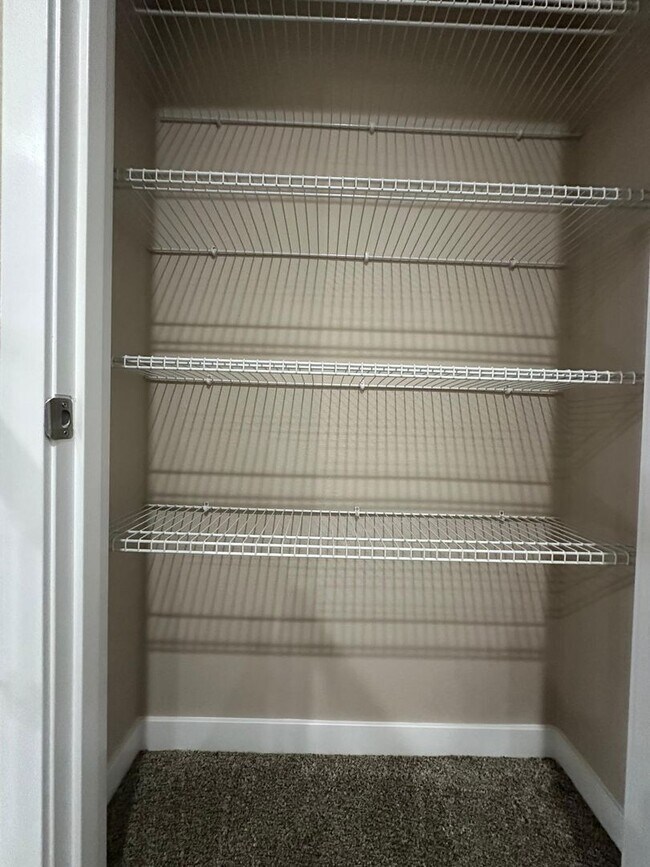 Building Photo - Listed For Rent