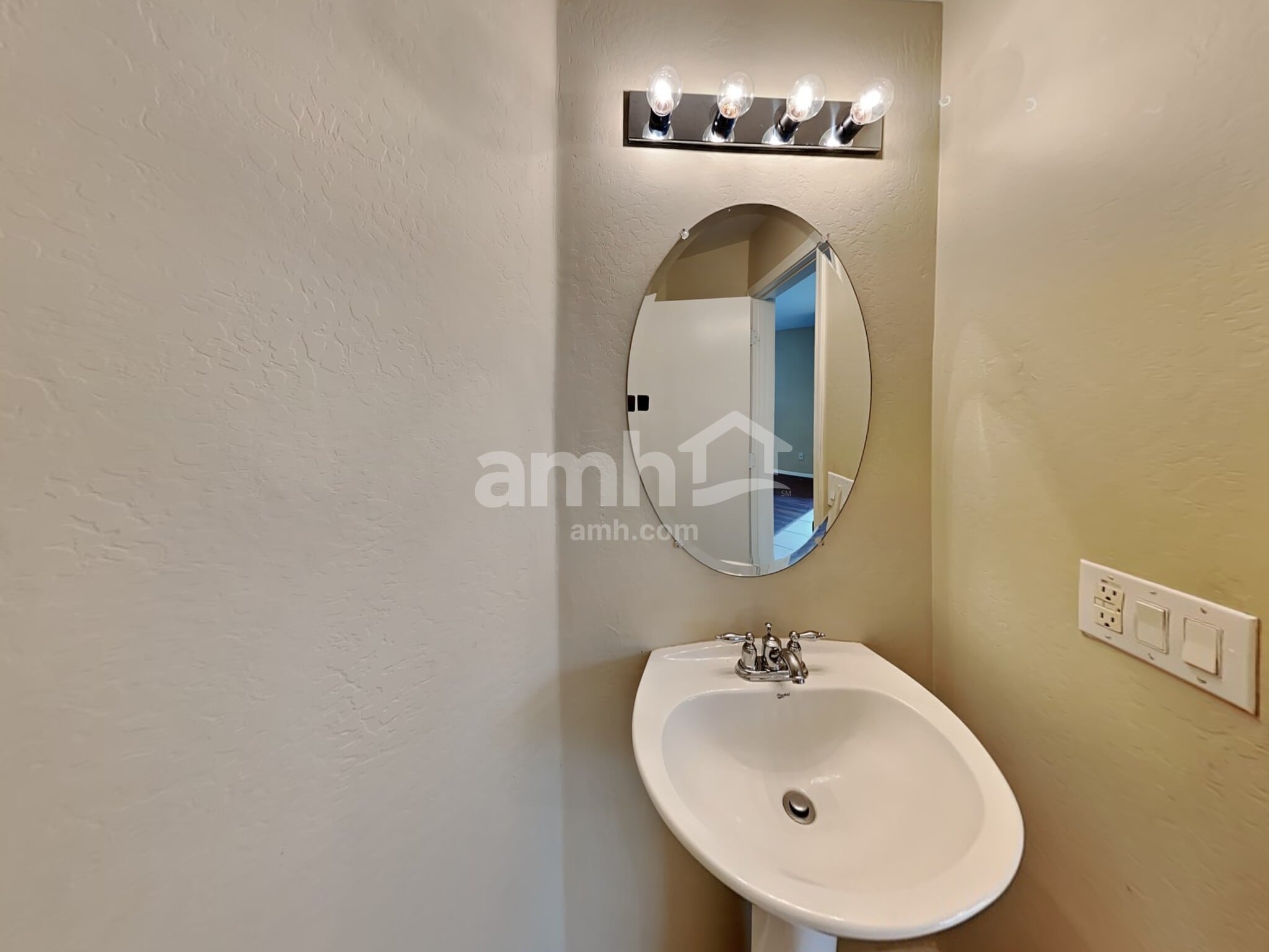 Building Photo - 5330 W Albeniz Pl