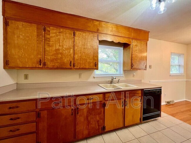 Building Photo - 14 Friendly Hollow