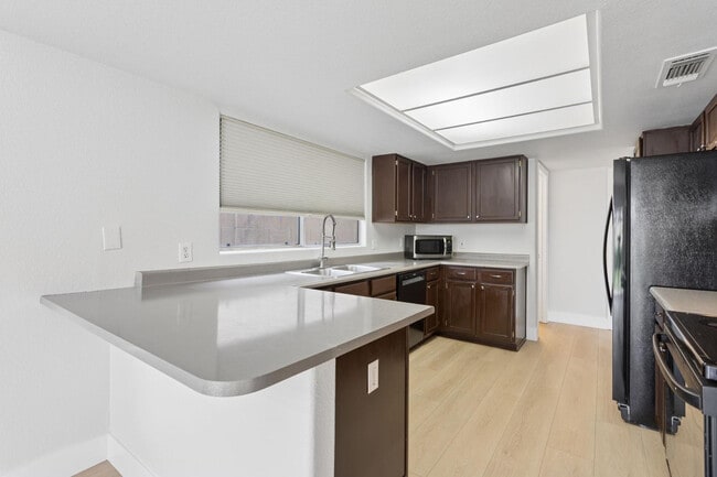 Building Photo - 17435 N 46th St