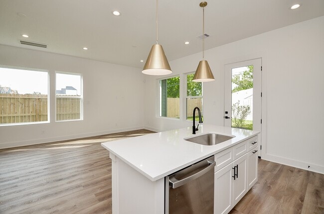 Building Photo - 7703 Inwood Grv Ln