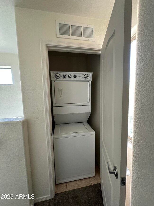 Building Photo - 280 S Evergreen Rd