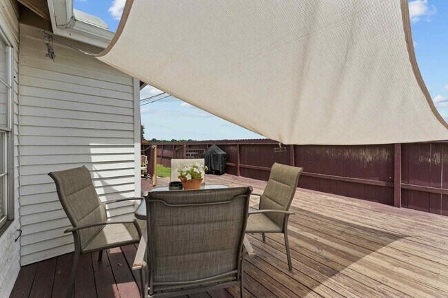 Building Photo - 2102 N Pearland Ave